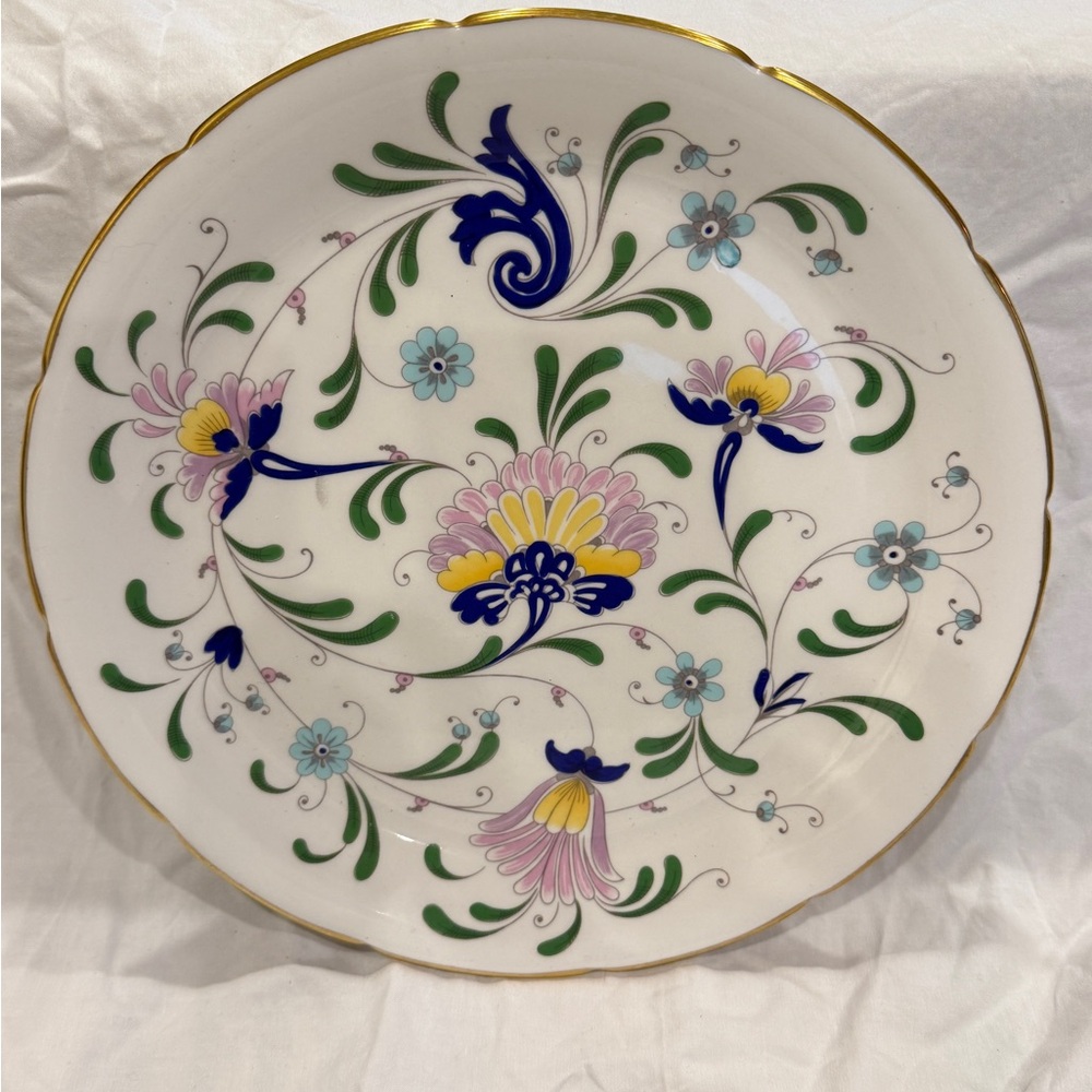 Elegant Floral Dinner Plate with Gold Accents